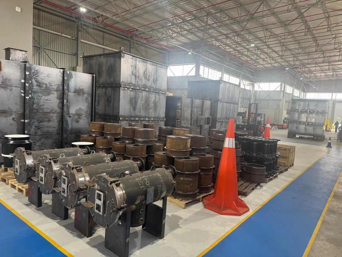 Fabricated vessel components and plate work staged in the production hall